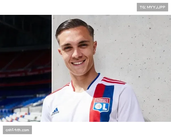 前法国国脚评述:里昂中场卡克雷的调度是球队转换节奏的核心